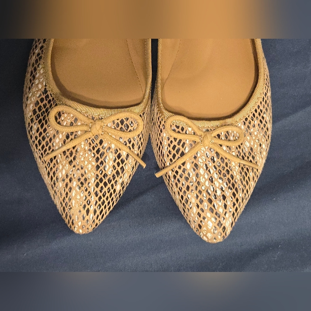 Banana Republic Snakeskin Flat Dress Shoes - Bow Detail - Size 7 - Picture 5 of 9